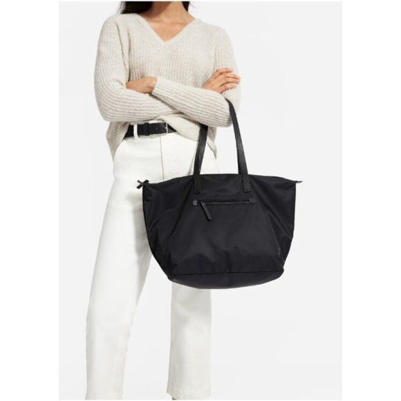 Everlane Recycled Nylon Tote Womens trevel bag - Picture 2 of 16